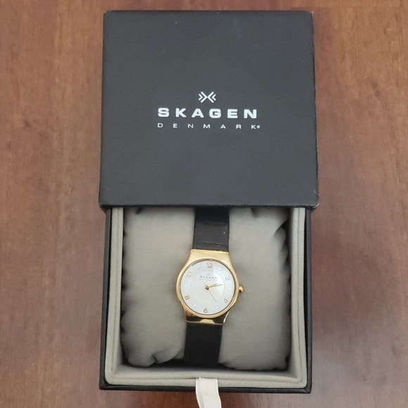 Skagen Denmark leather watch - Picture 2 of 15